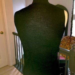 Ann Klein black wool sleeveless turtleneck
